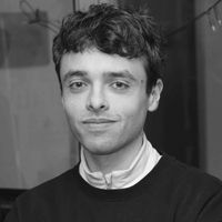 Headshot of Dr. Vitor Heidrich in grayscale.