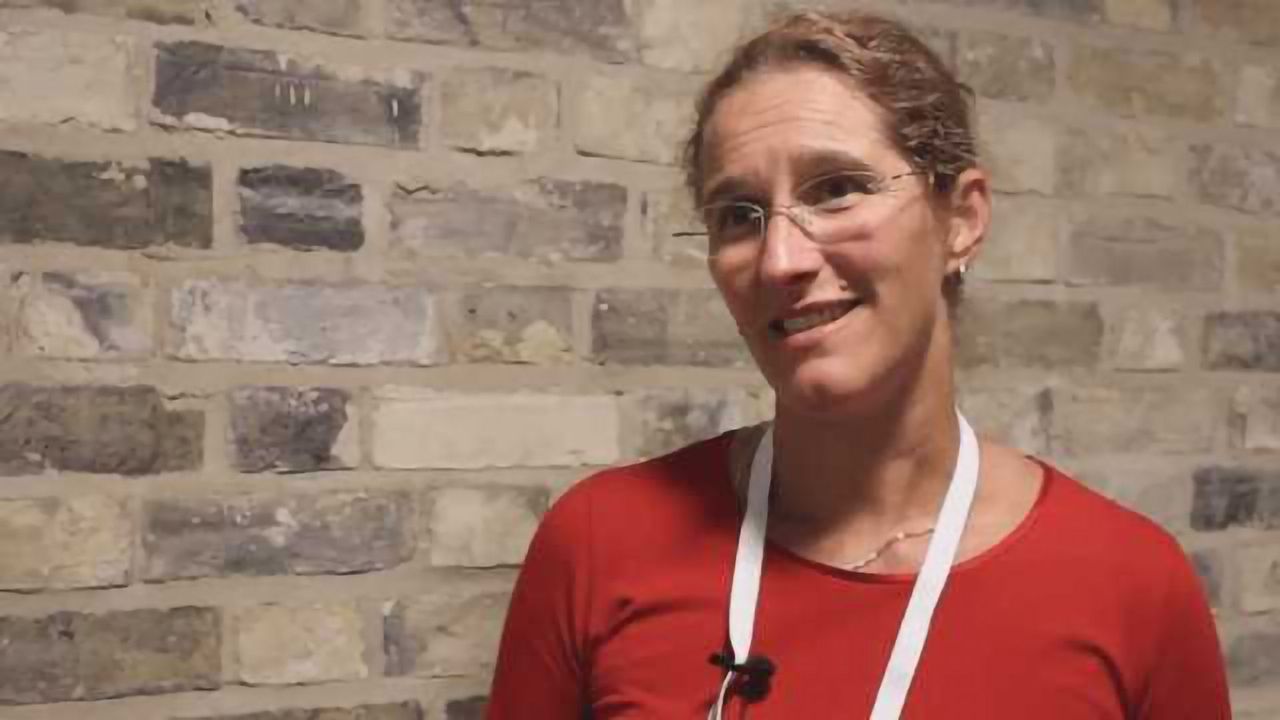 Detecting volatile food contaminants