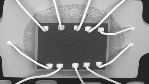 Phenom-World Introduces Unique 6-axes Eucentric Sample Holder for Desktop SEM