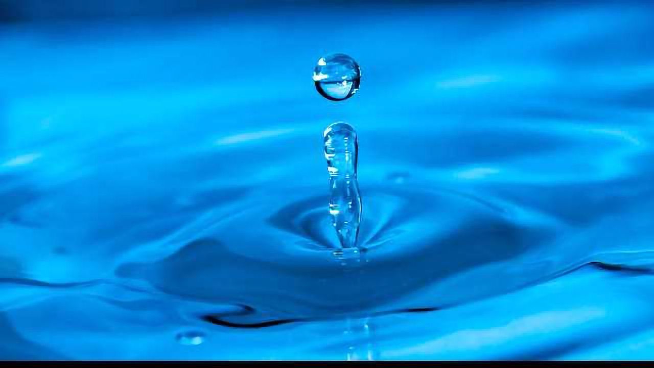 Model Reveals How Droplets Grow Around Particles on a Surface