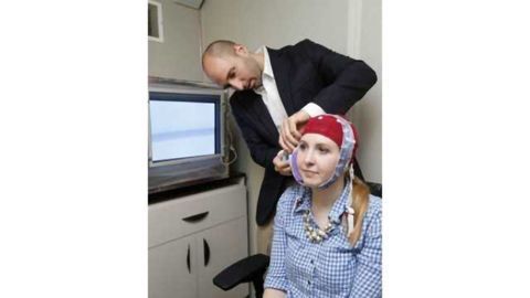 Electric 'thinking cap' controls learning speed