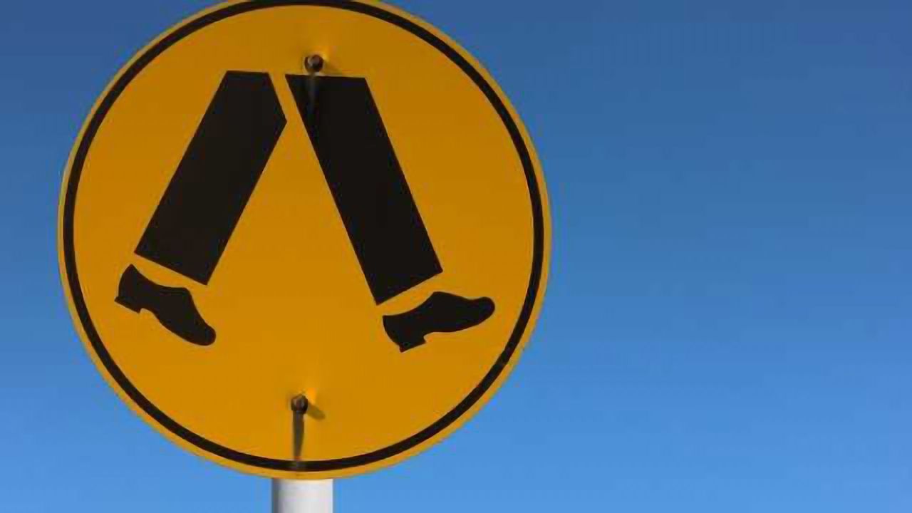 Slow walking speed and memory complaints can predict dementia