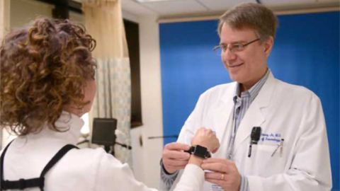 Neurologists find movement tracking device helps assess severity of Parkinson’s disease