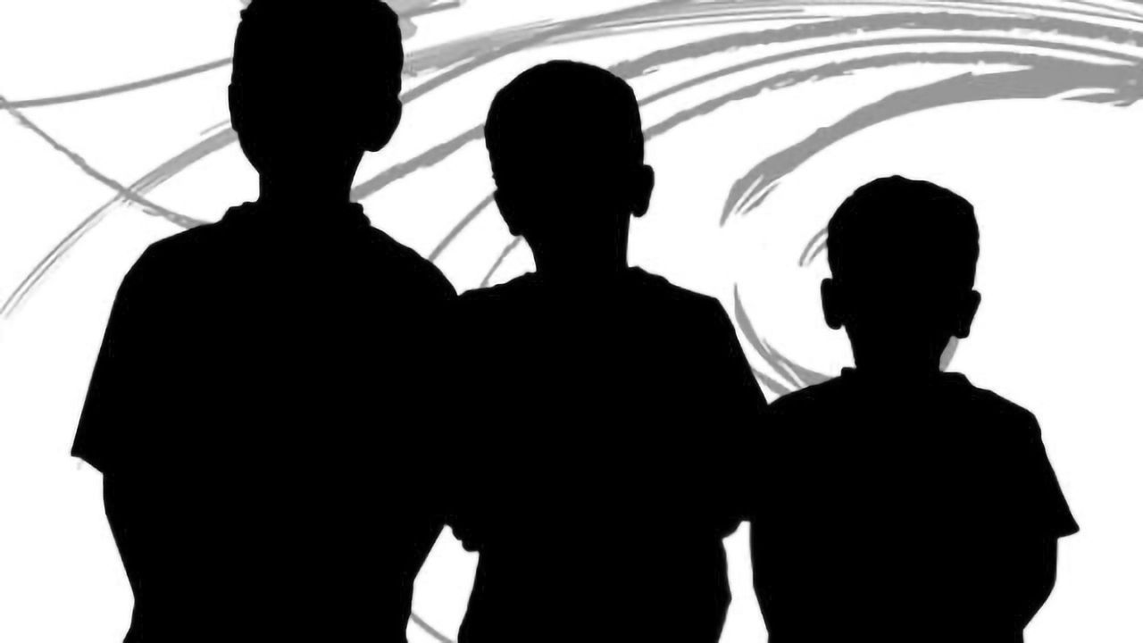 Discovering age-specific brain changes in autism