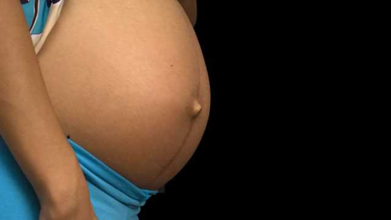 Can drinking alcohol harm the child before the mother knows she is pregnant?