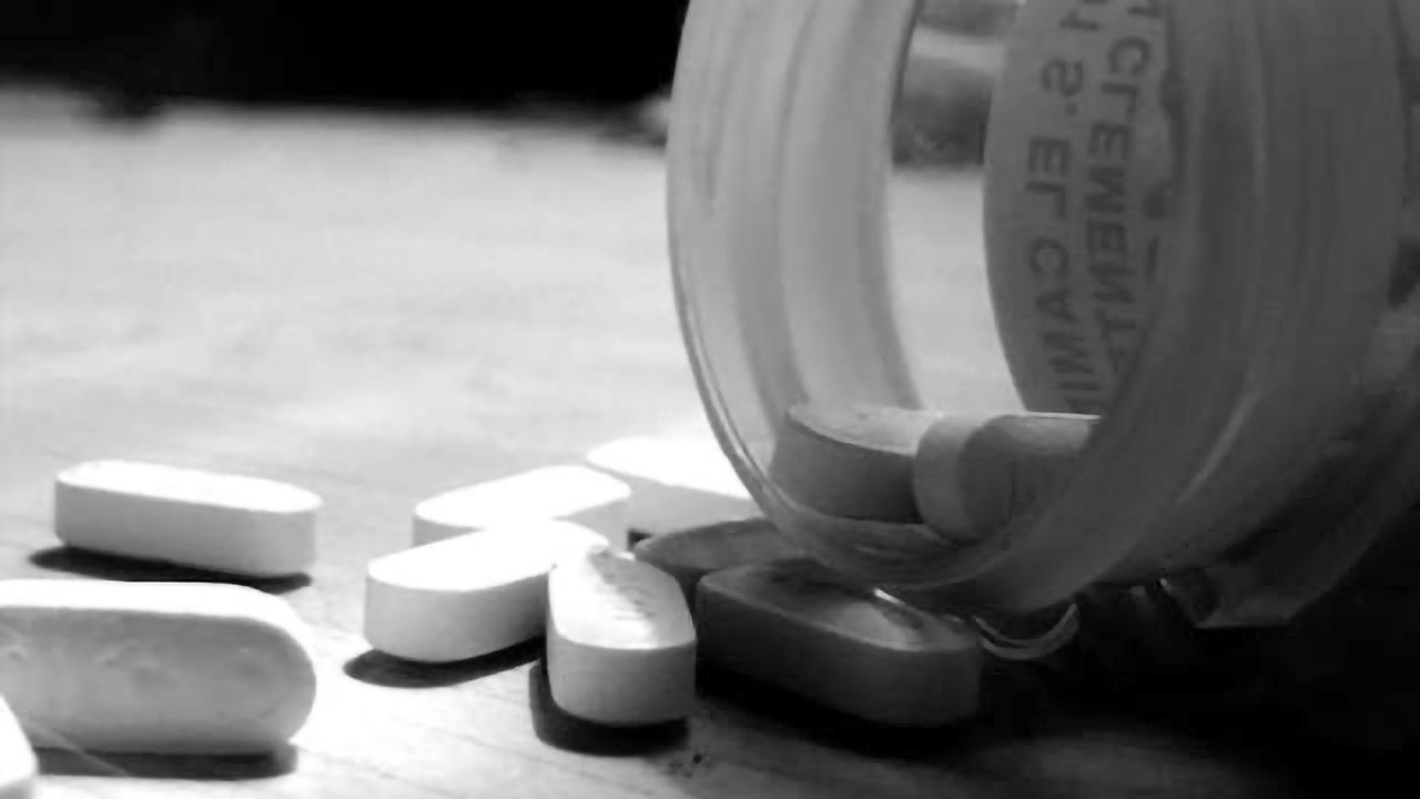 Common antidepressant may change brain differently in depressed and non-depressed people