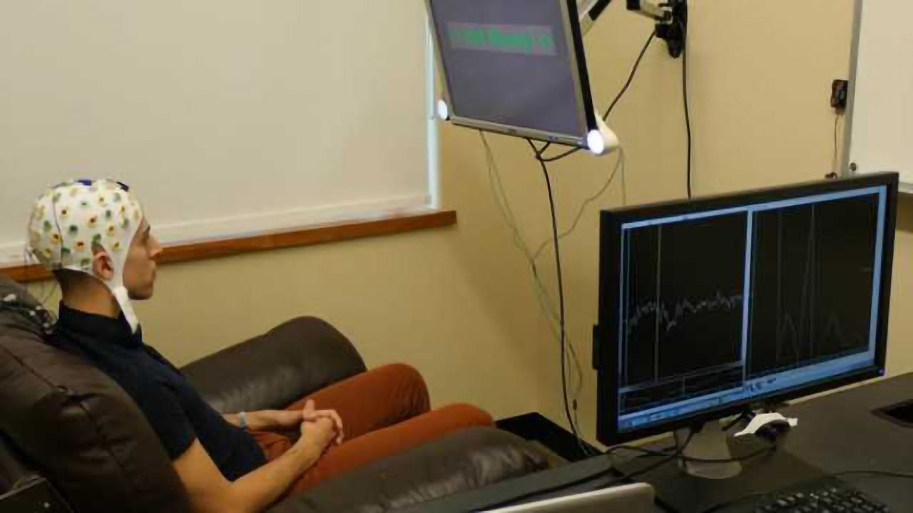 Two brains linked for question-and-answer experiment over the net