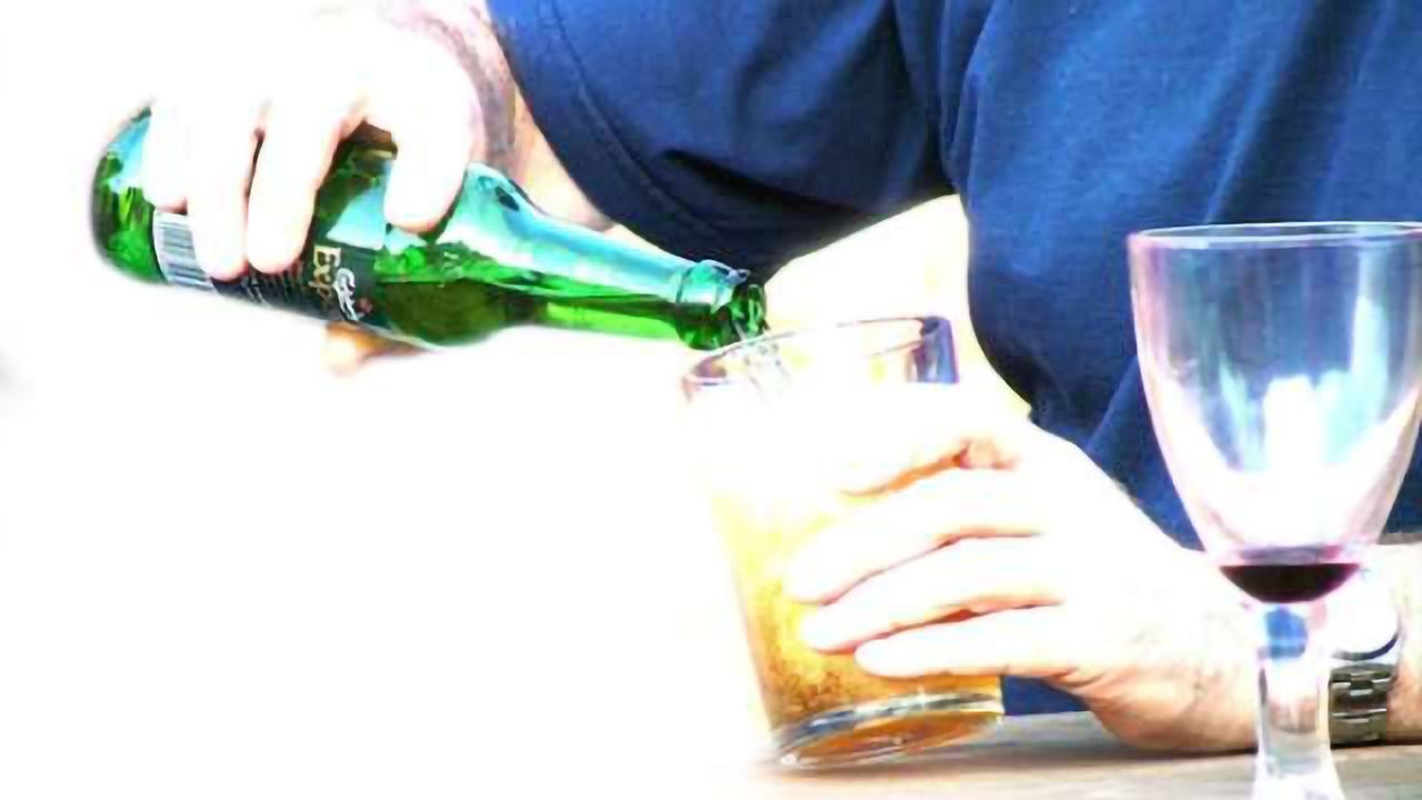 Does alcohol consumption affect the risk for Parkinson's disease?