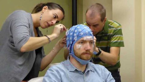 TMS differences between brain activity of people who dream and people who do not dream