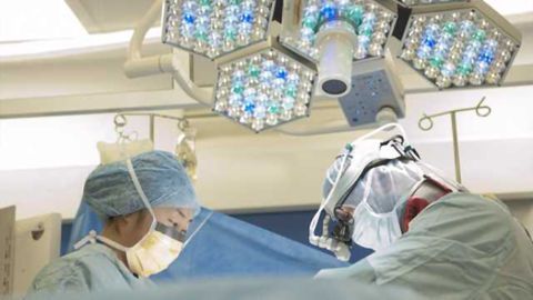 Glowing tumors help surgeons cut out brain cancer with precision