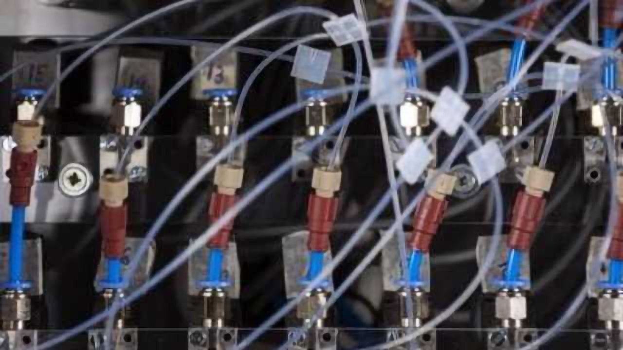 Improved Monitoring in Microdroplet Reactors