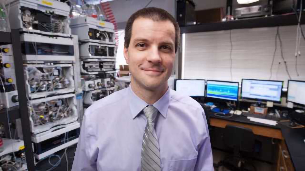 Agilent Technologies Presents Thought Leader Award to Professor Dwight Stoll for Separation Science Research