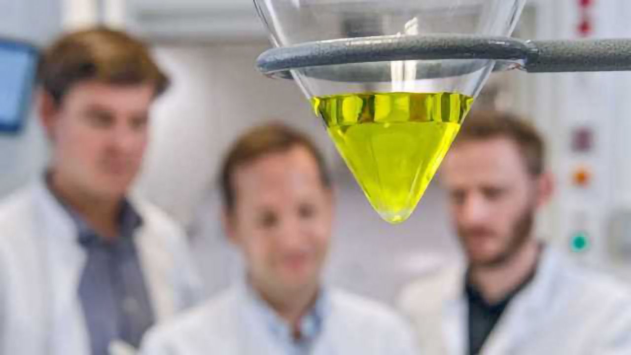 Non-invasive Tracking of Cancer Treatment Progress