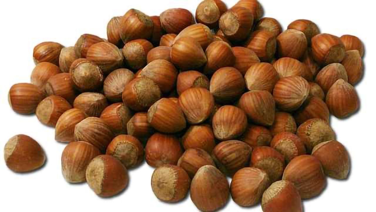 Chance of Colon Cancer Recurrence Nearly Cut in Half in People Who Eat Nuts