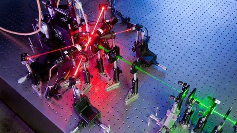 Free-flowing Aerosol Particles Identified Using Holograms