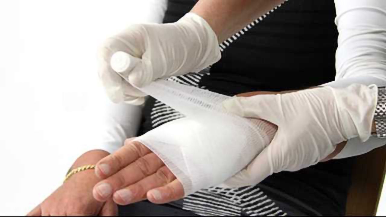 'Smart Bandage' Delivers Medication to Heal Wounds Faster