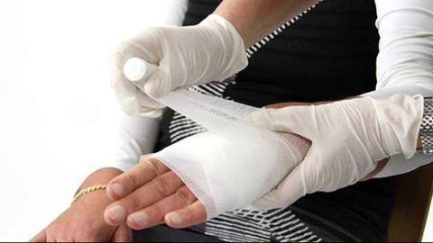 'Smart Bandage' Delivers Medication to Heal Wounds Faster