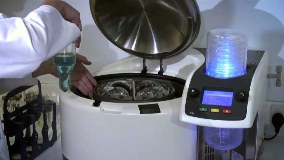 Rapid Sample-Safe Evaporation of Large Solvent Volumes content piece image