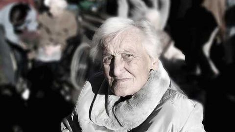 Older Adults' Difficulties With Focusing Overcome by Distraction Techniques, Can be Used to Help Put a Face to a Name