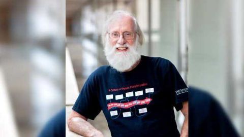 Prof Tony Hunter Receives Award for Extraordinary Achievement in Cancer Research