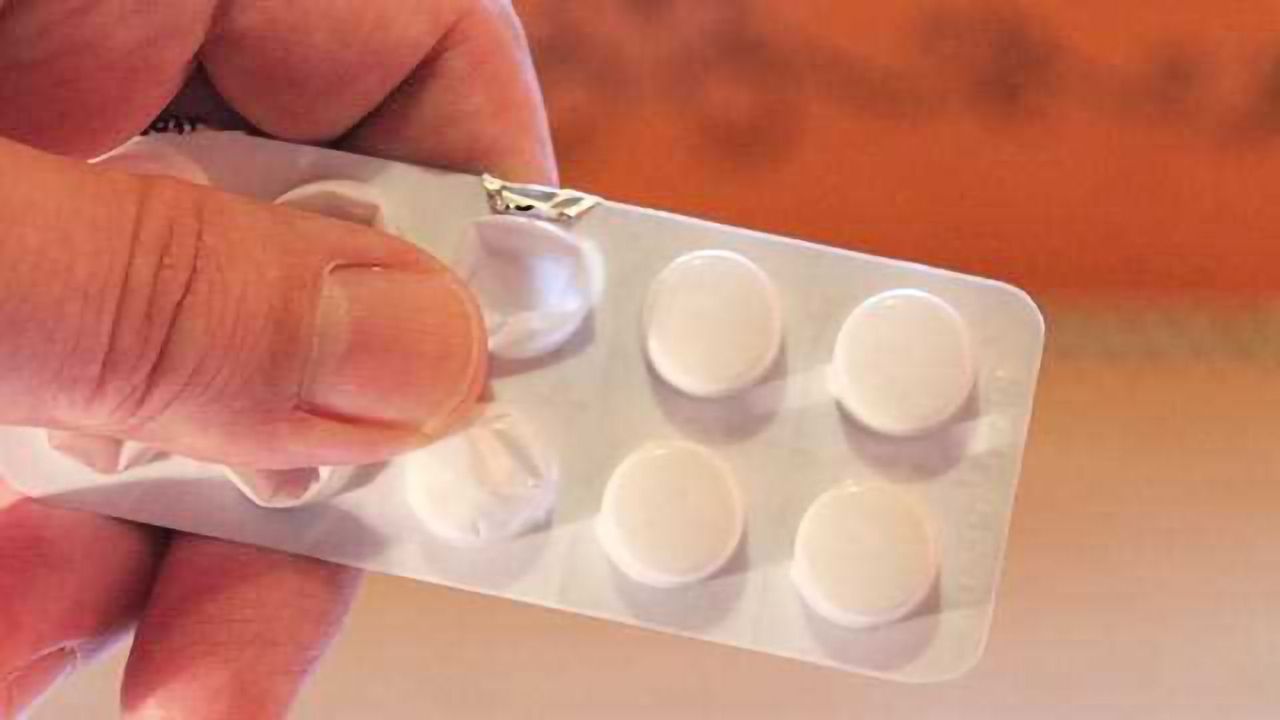 Taking Aspirin Helps Stave Off Bowel Cancer