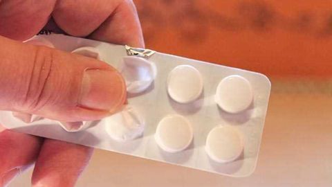 Taking Aspirin Helps Stave Off Bowel Cancer