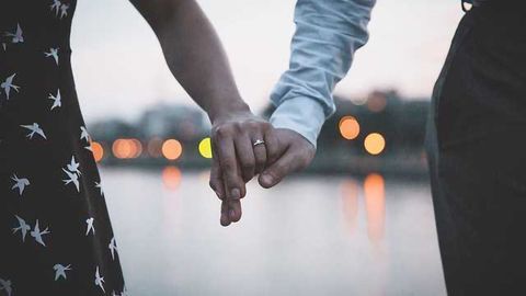 Psychology Experiment Reveals Beautiful Women Get More Expensive Engagement Rings