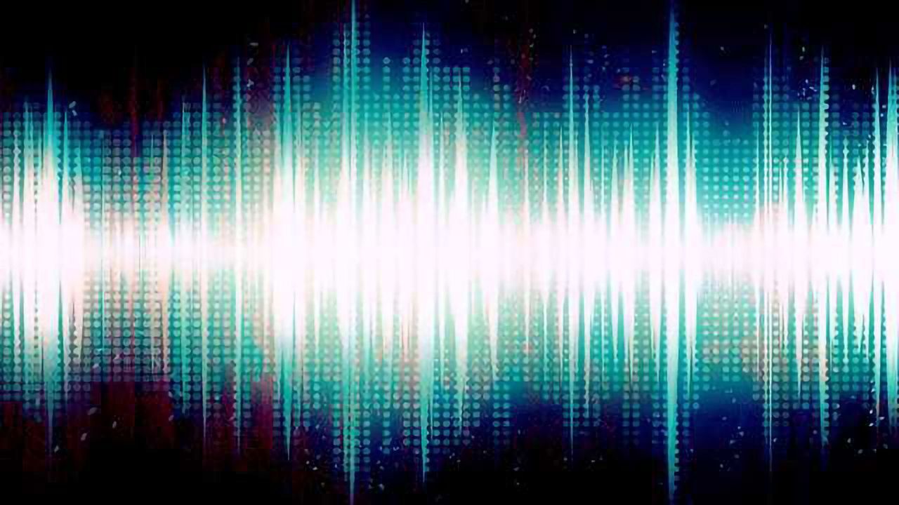 Soundwave-Surfing Droplets Leave No Traces Behind