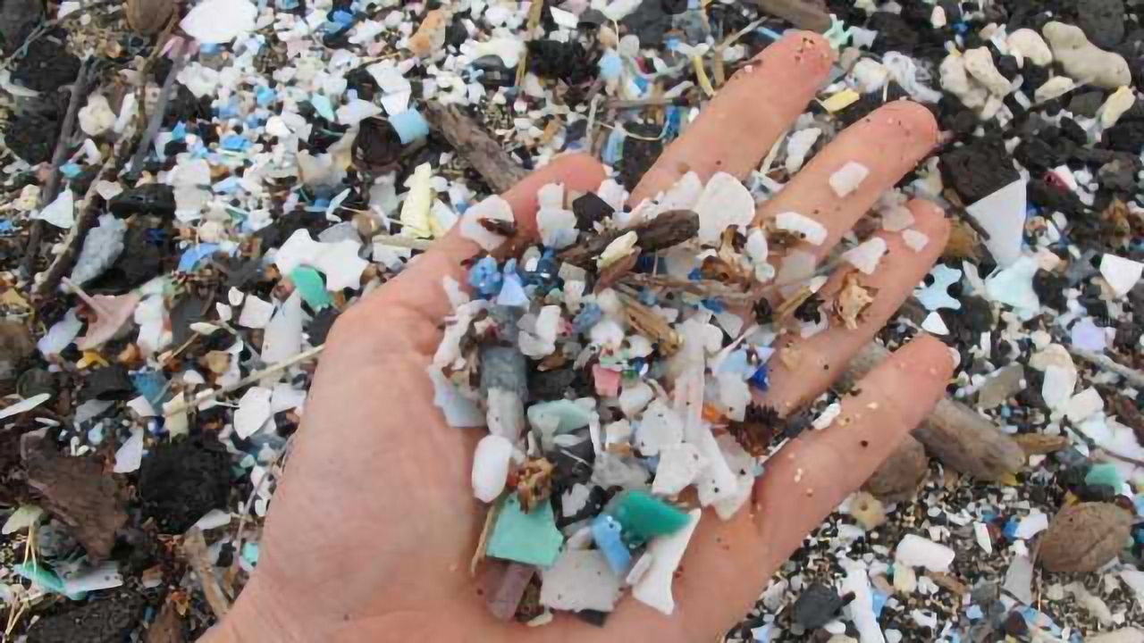 Degrading Plastics Release Greenhouse Gases