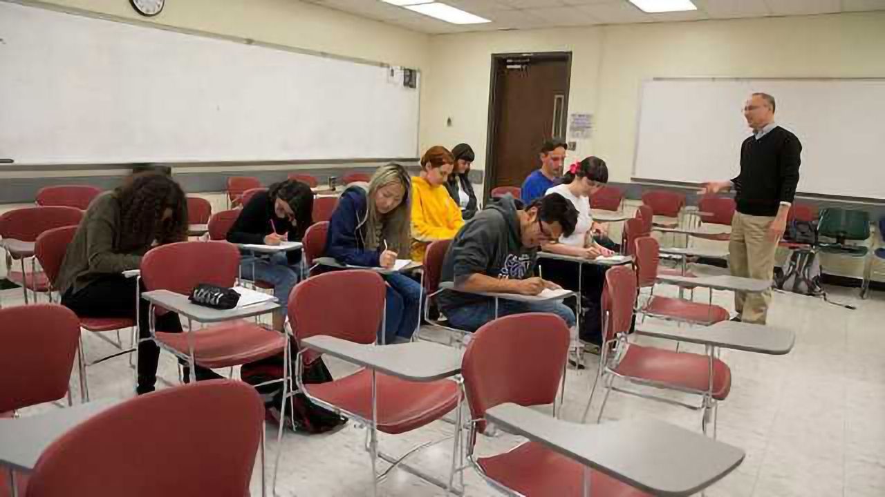 Study Finds Sitting Up Straight Aids Performance
