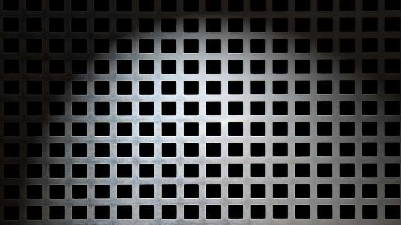 The Spotlight of Attention is More Like a Strobe Light