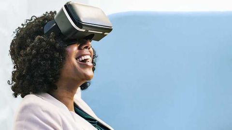 Virtual Reality Shows We Eat with Our Eyes