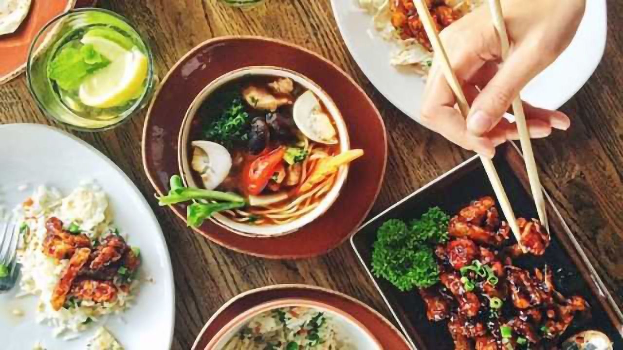 Family Dinners Important for Teens' Diet