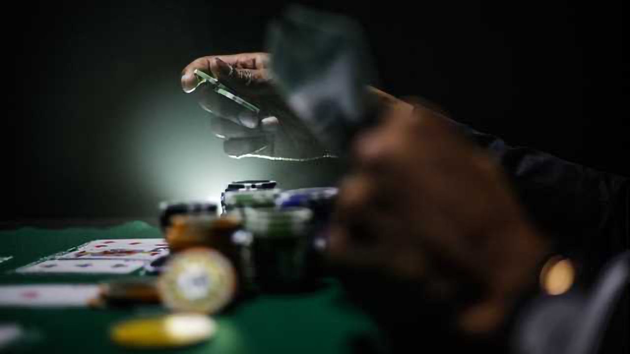 Hold ’Em or Fold ’Em