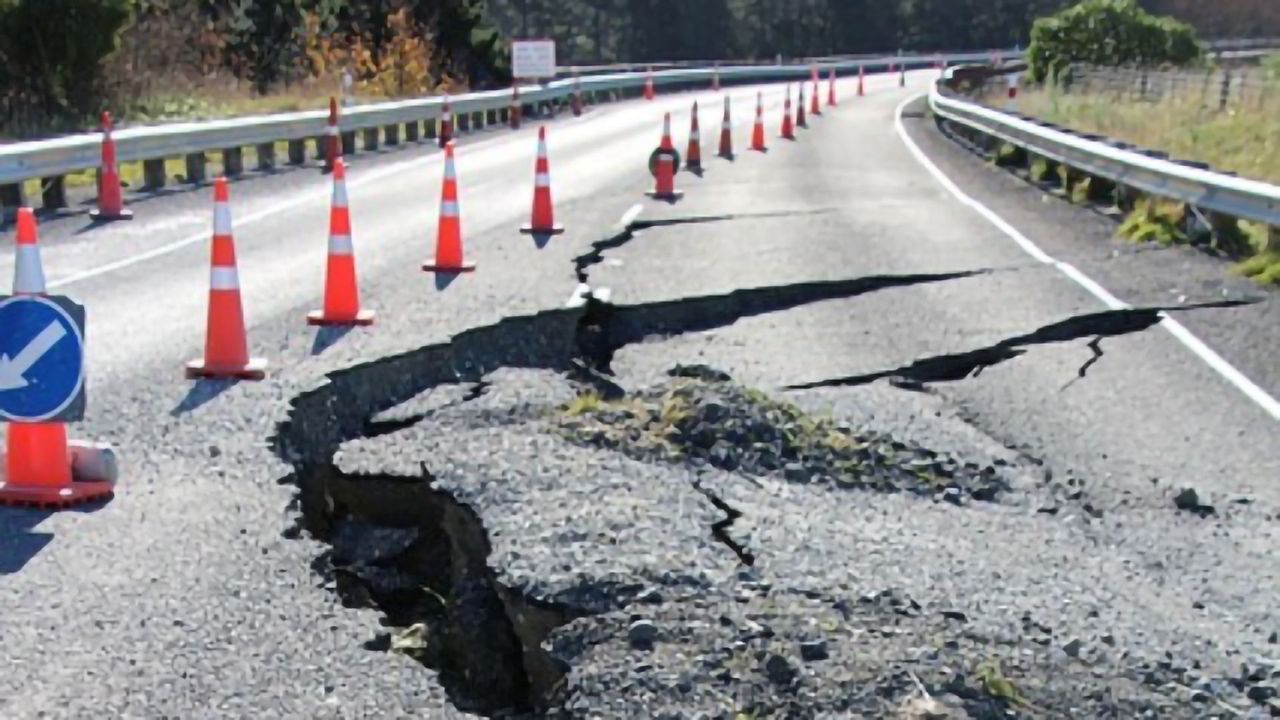 Long-distance Earthquake Detection Enhanced by Disused Cabling