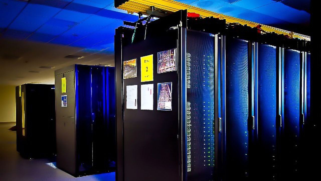 Data Center Innovation Cuts Core Congestion