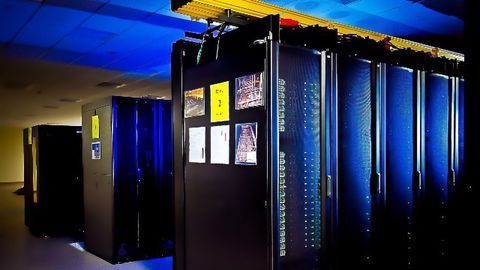 Data Center Innovation Cuts Core Congestion