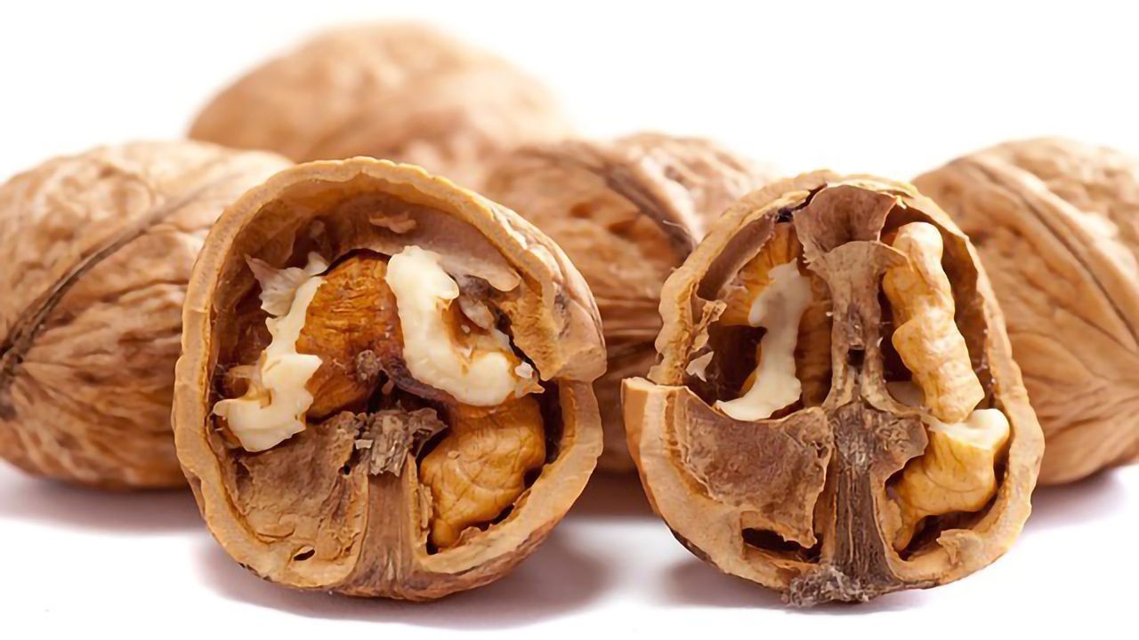 Cracking the Walnut Genome