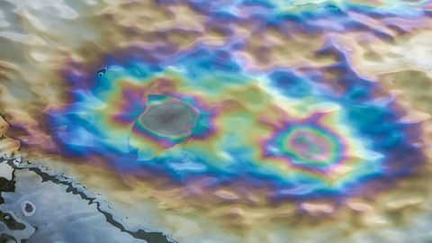 Cleaning Up Oil Spills With Magnets