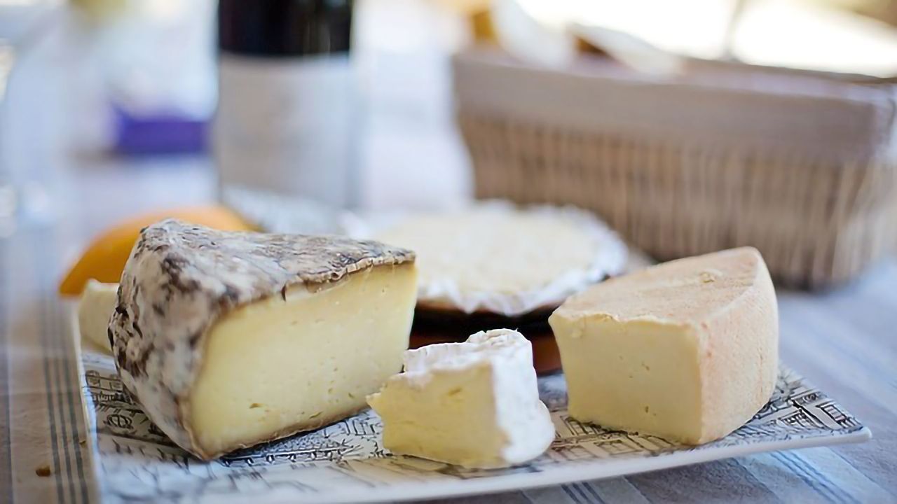 Microbes May Reduce Allergy-like Reactions to Some Cheeses