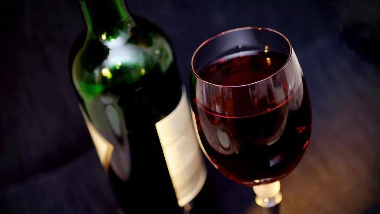 Molecule Found in Red Wine Lowers Blood Pressure