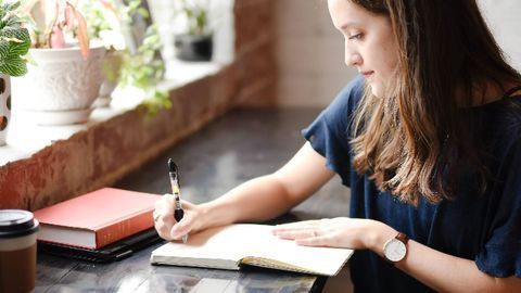 How the Brain Helps Block Out Distractions