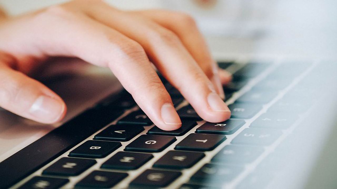 Using Third-party Apps to Analyze Personal Genetic Data