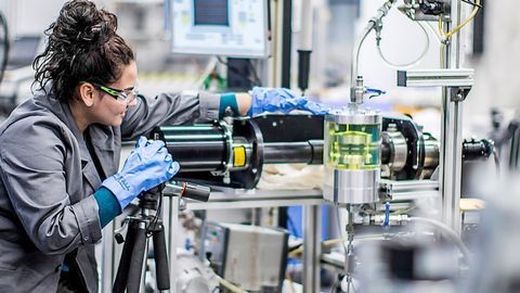 MANN+HUMMEL acquires shares in Seccua Holding AG