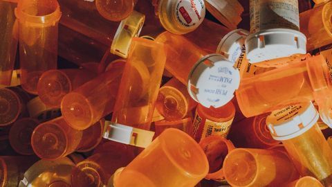 Larger, Earlier Drug Trials Needed to Fight Alzheimer's