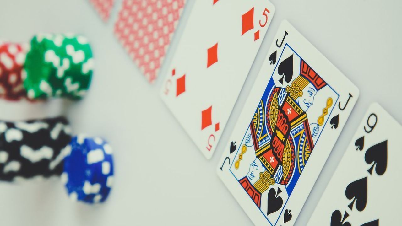 "Superhuman" AI Plays Five Pros Off the Poker Table