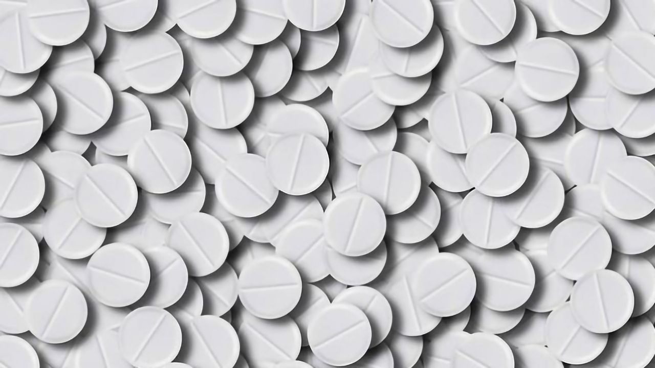 Daily Aspirin Could Reduce Bowel Cancer Risk in Those With Lynch Syndrome