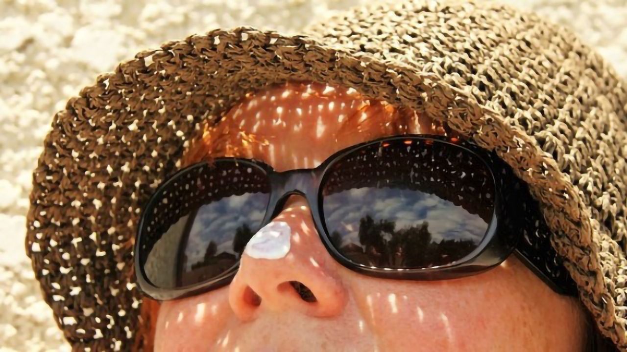 Sunscreens Source of Metal Contamination for Seawater