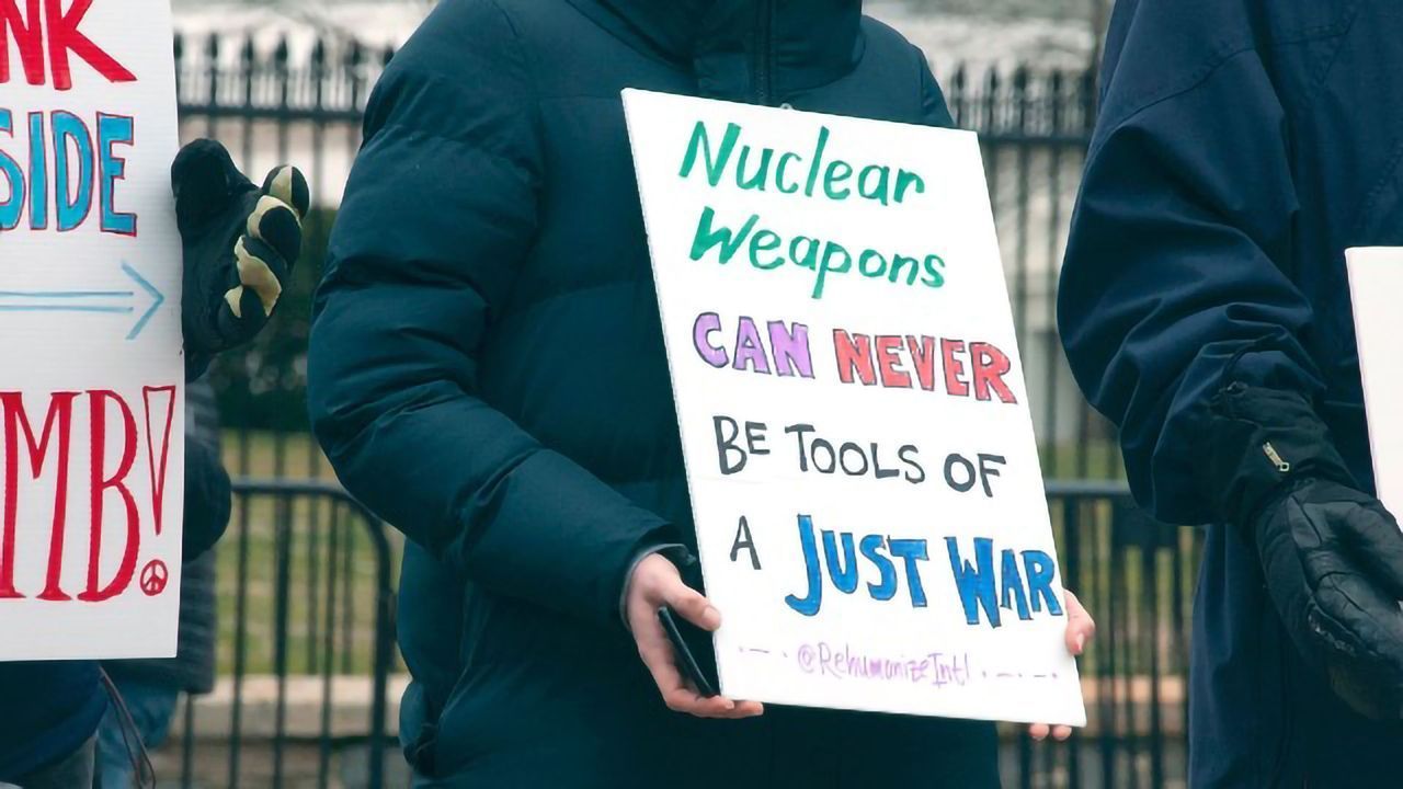 Neutron Beam Analysis Helps Inspectors Check Dismantled Nuclear Bombs