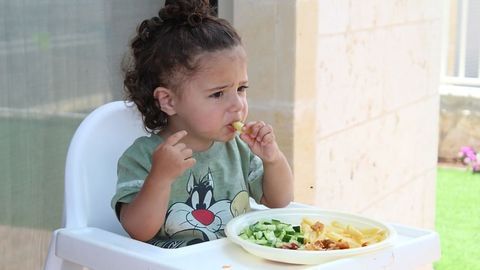 Youngsters Who Eat Fish Can Land Big Health Wins